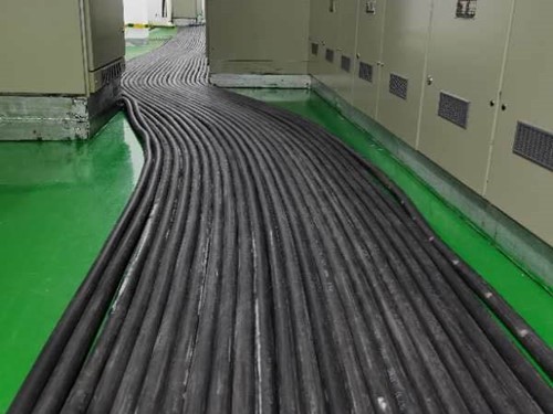 恩施如何根据理论计算公式计算温度对特定电压测量结果的影响?