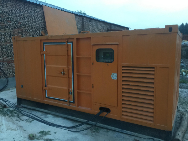 恩施发电机组长期使用中，电缆线的敷设路径有哪些要求？